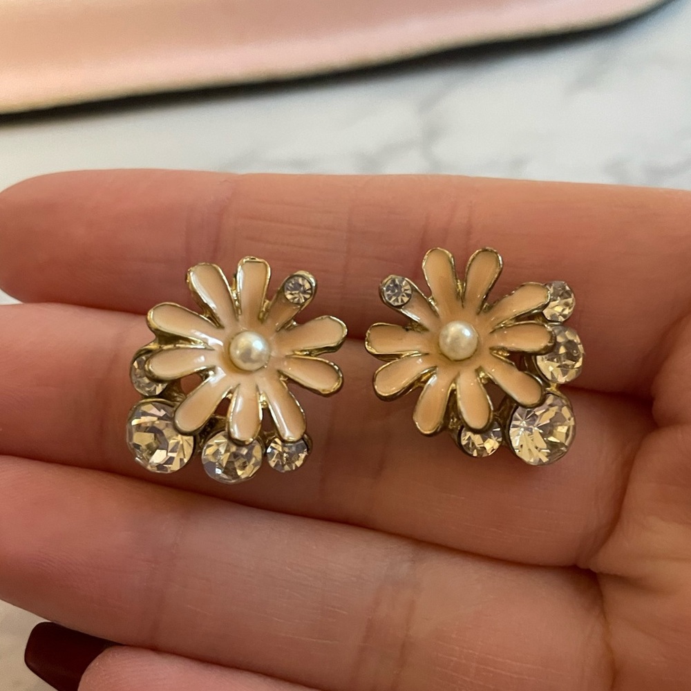 Light Pink Boutique Flower Earrings - like new